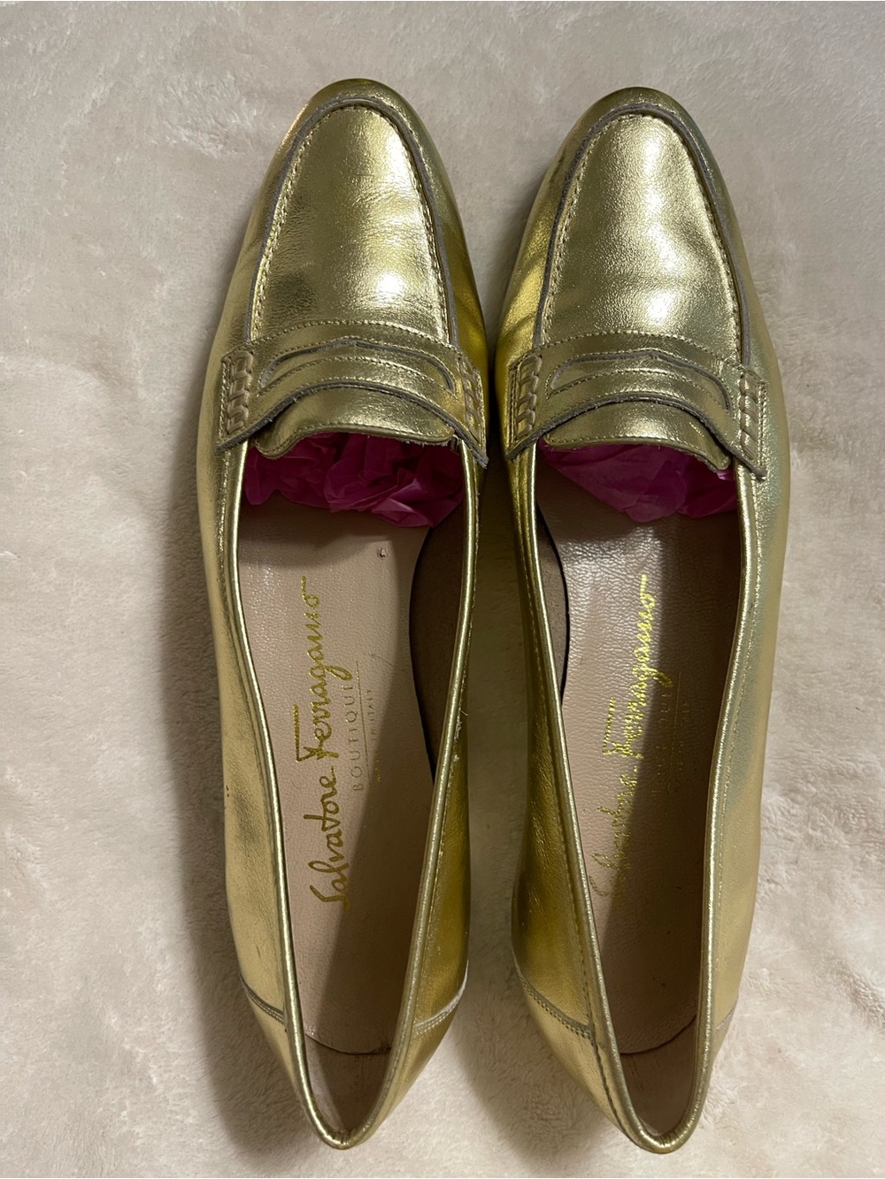Women’s Salvatore Ferragamo gold leather flats size 5M